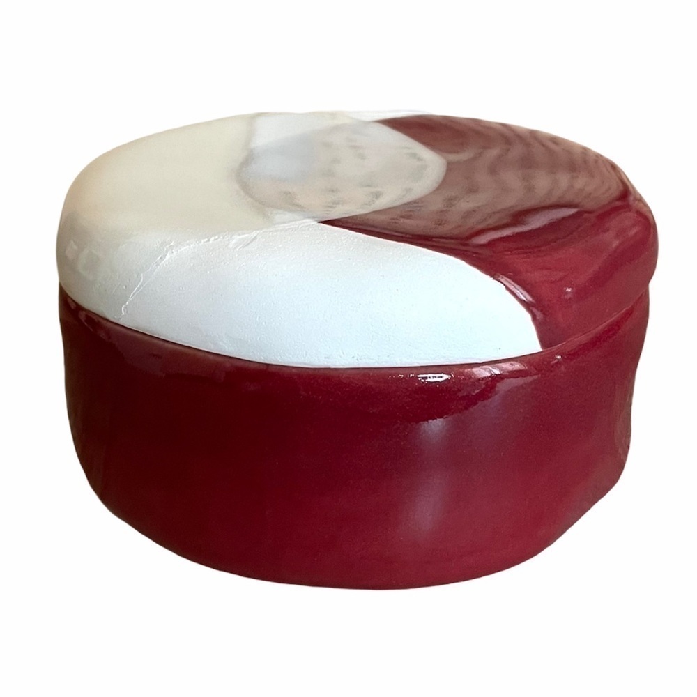 🌺 Handcrafted Round Ceramic Burgundy Art Deco Trinket Box NWT